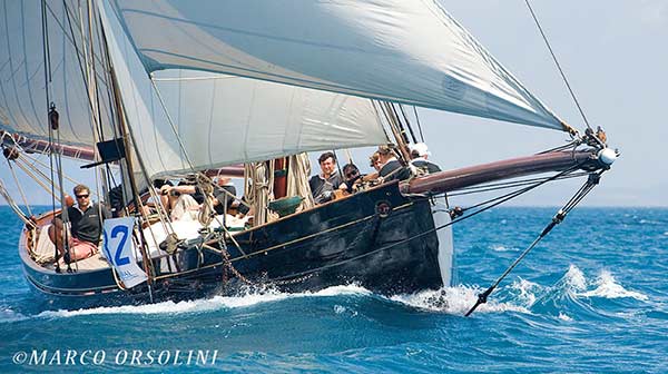classic-yacht-Marigold-chartern