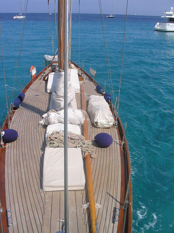 isails classic yacht charter