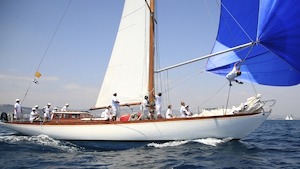 Classic Yacht Yanira sailing